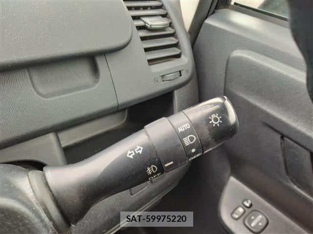 Toyota NOAH 2011-10 8355216-22