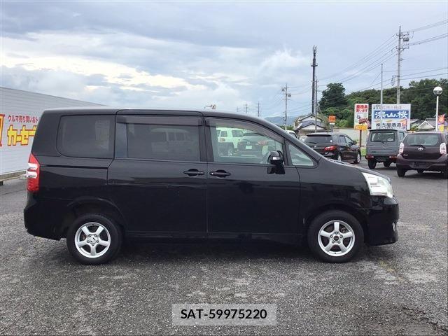 Toyota NOAH 2011-10 8355216-3