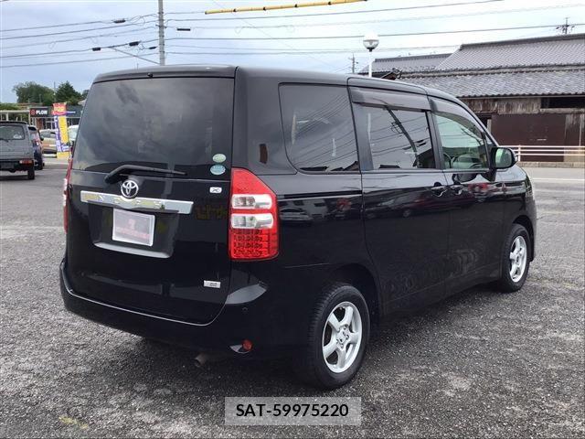 Toyota NOAH 2011-10 8355216-4