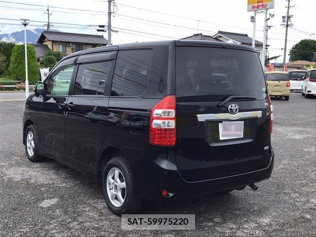 Toyota NOAH 2011-10 8355216-6