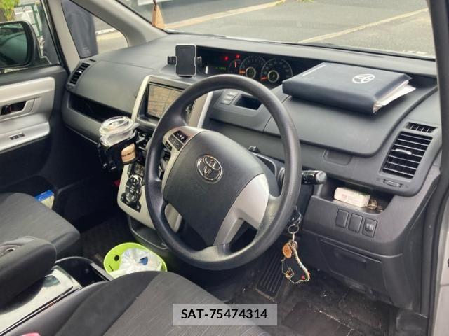 Toyota NOAH 2010-11 8367745-9
