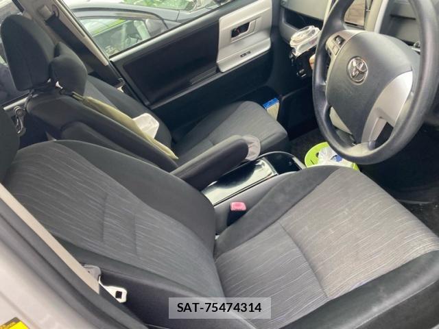 Toyota NOAH 2010-11 8367745-10