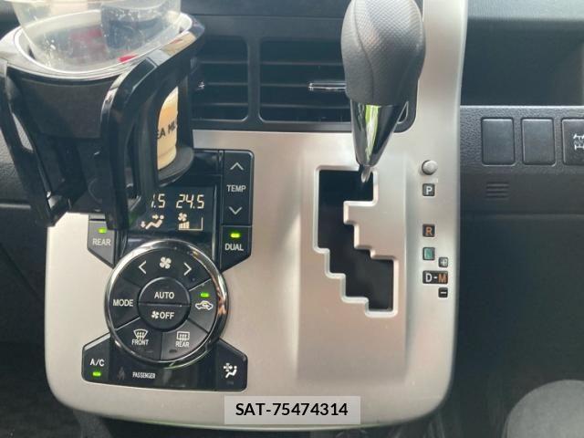 Toyota NOAH 2010-11 8367745-12