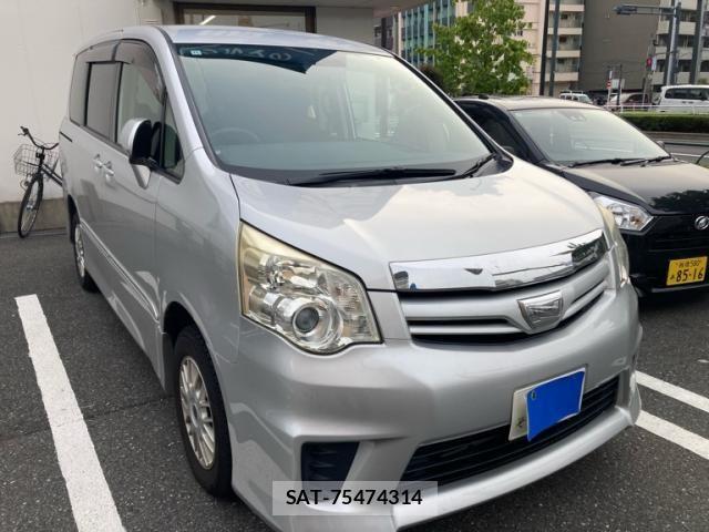 Toyota NOAH 2010-11 8367745-1