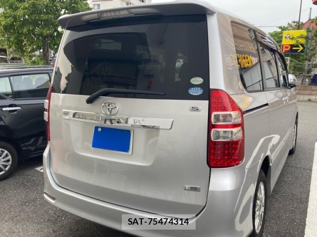 Toyota NOAH 2010-11 8367745-2