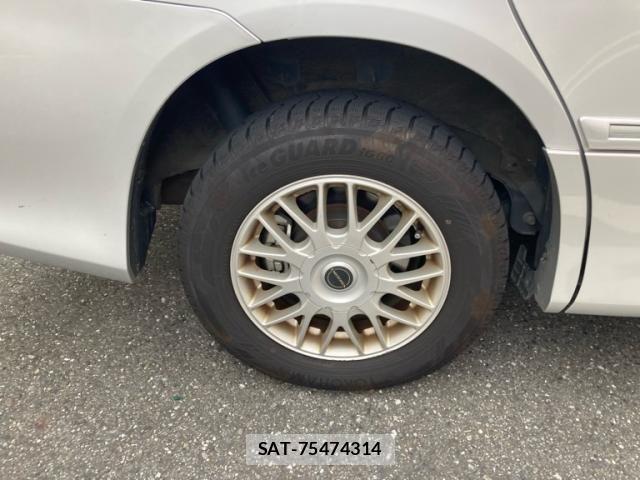 Toyota NOAH 2010-11 8367745-4