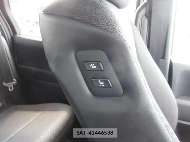 Toyota NOAH 2023-07 8367742-12