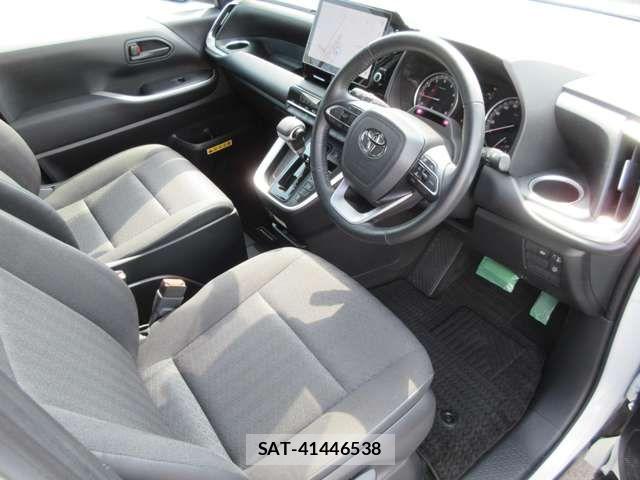 Toyota NOAH 2023-07 8367742-13