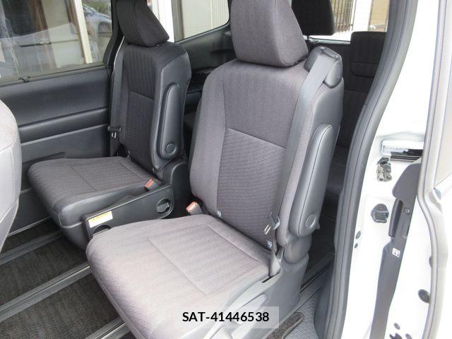 Toyota NOAH 2023-07 8367742-24