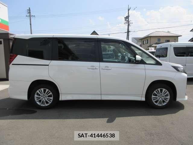 Toyota NOAH 2023-07 8367742-3