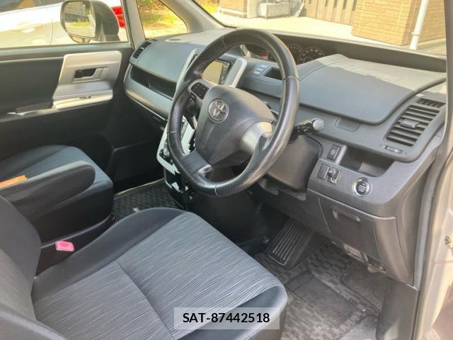 Toyota NOAH 2012-02 8367746-9