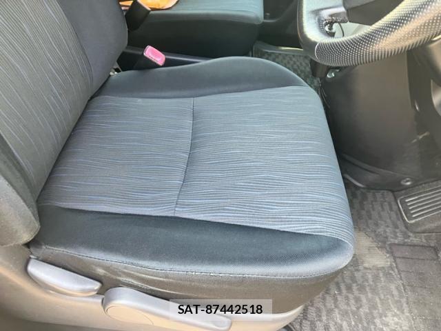 Toyota NOAH 2012-02 8367746-11