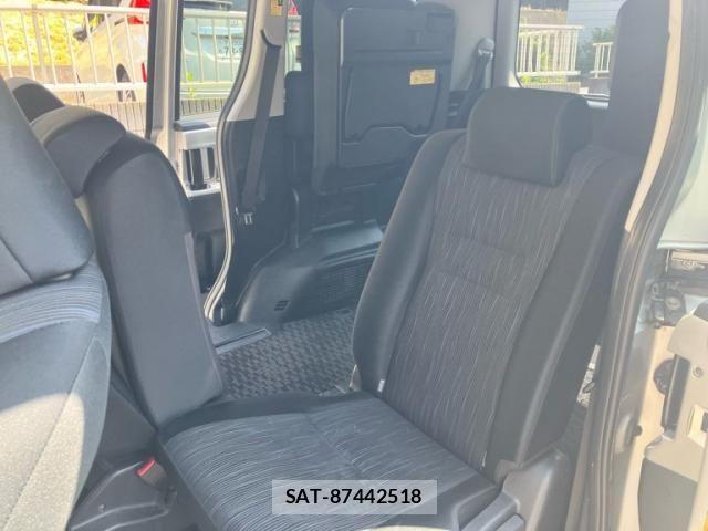 Toyota NOAH 2012-02 8367746-12