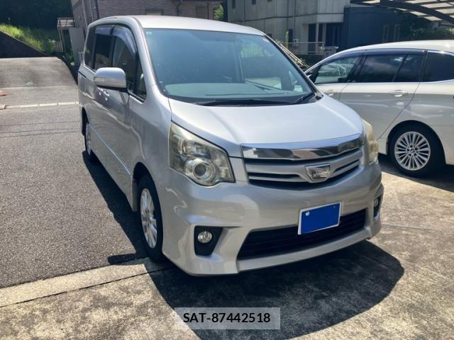 Toyota NOAH 2012-02 8367746-1