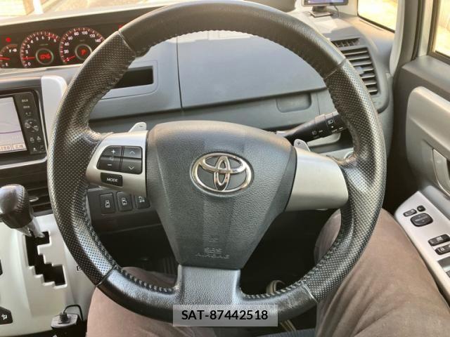 Toyota NOAH 2012-02 8367746-21