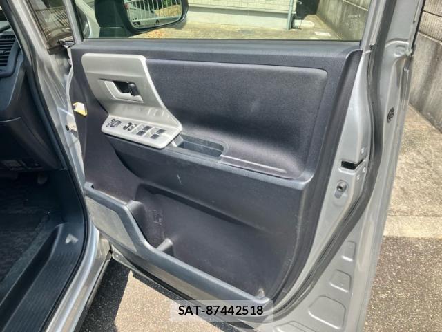Toyota NOAH 2012-02 8367746-8