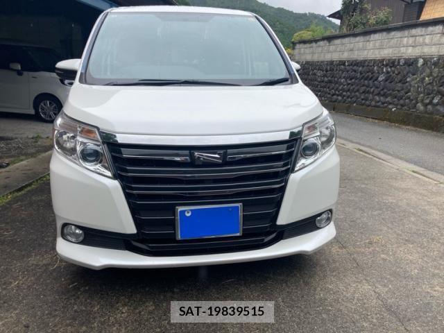 Toyota NOAH 2015-04 8414013-0