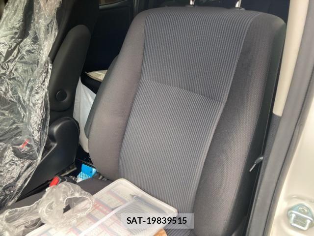 Toyota NOAH 2015-04 8414013-12