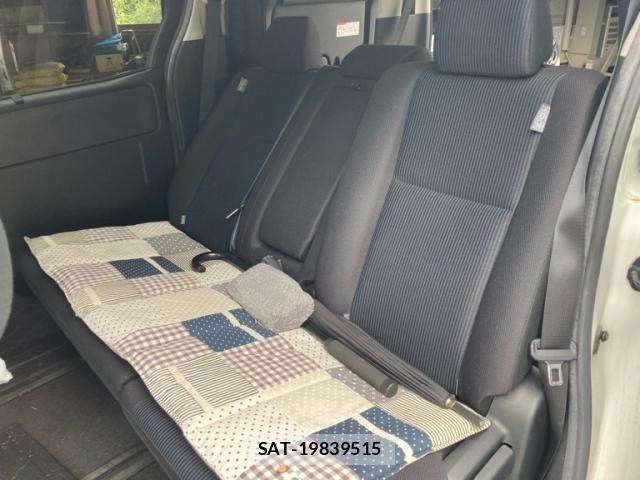 Toyota NOAH 2015-04 8414013-13