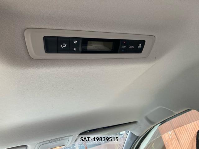 Toyota NOAH 2015-04 8414013-14