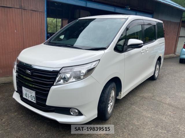 Toyota NOAH 2015-04 8414013-3