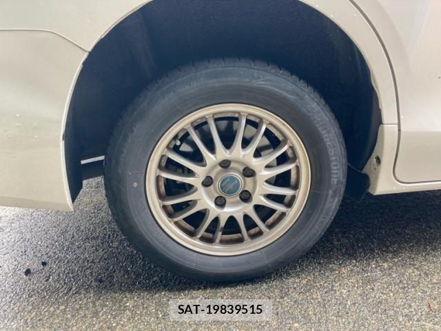 Toyota NOAH 2015-04 8414013-7