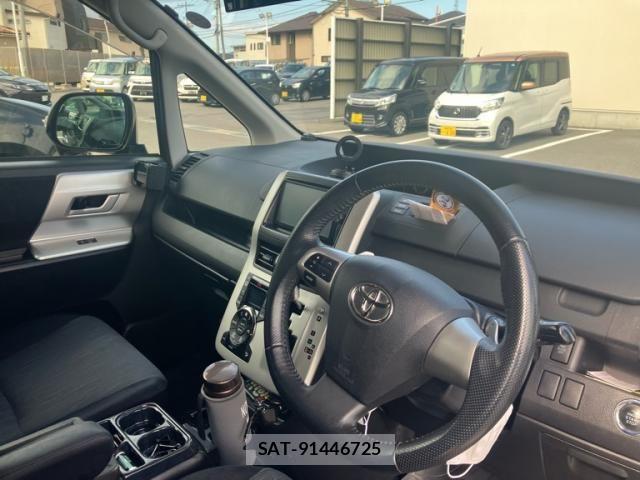 Toyota NOAH 2011-02 8414012-11