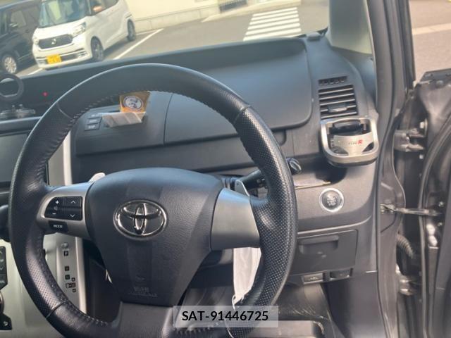 Toyota NOAH 2011-02 8414012-12