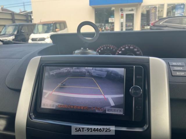 Toyota NOAH 2011-02 8414012-18
