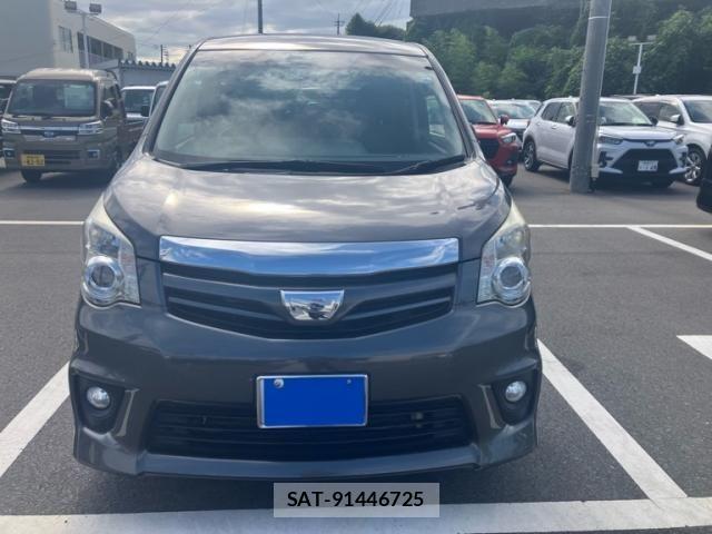Toyota NOAH 2011-02 8414012-1