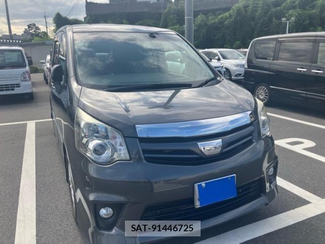 Toyota NOAH 2011-02 8414012-2