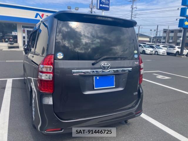 Toyota NOAH 2011-02 8414012-4