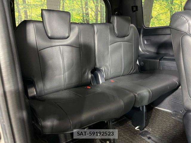 Toyota NOAH 2017-10 8526288-9