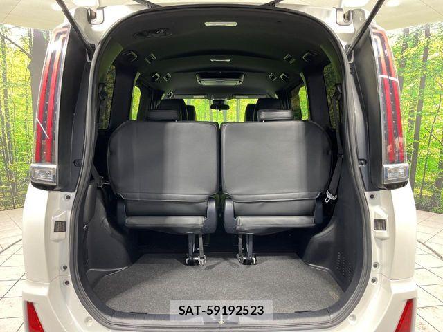 Toyota NOAH 2017-10 8526288-10