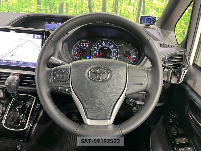 Toyota NOAH 2017-10 8526288-11