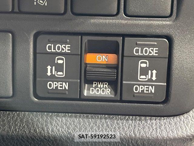 Toyota NOAH 2017-10 8526288-6
