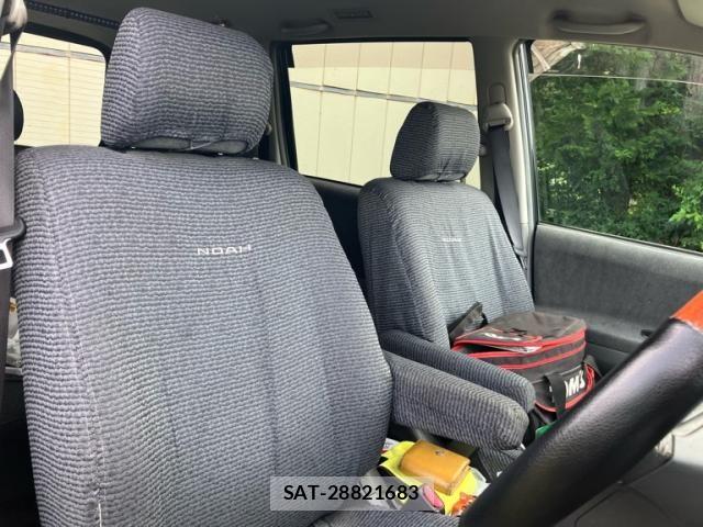 Toyota NOAH 2006-04 8562985-13