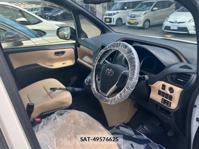 Toyota NOAH 2015-10 8562984-12
