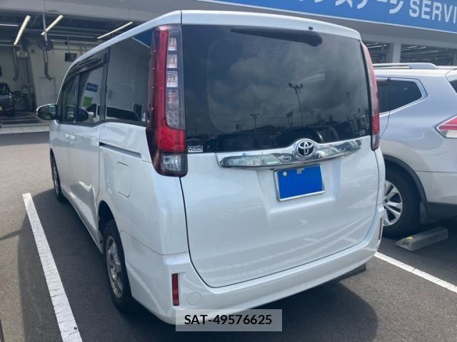 Toyota NOAH 2015-10 8562984-5
