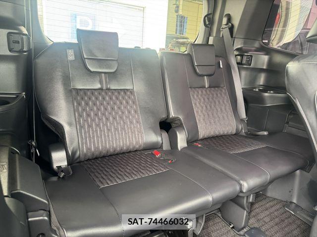 Toyota NOAH 2023-07 8562980-11