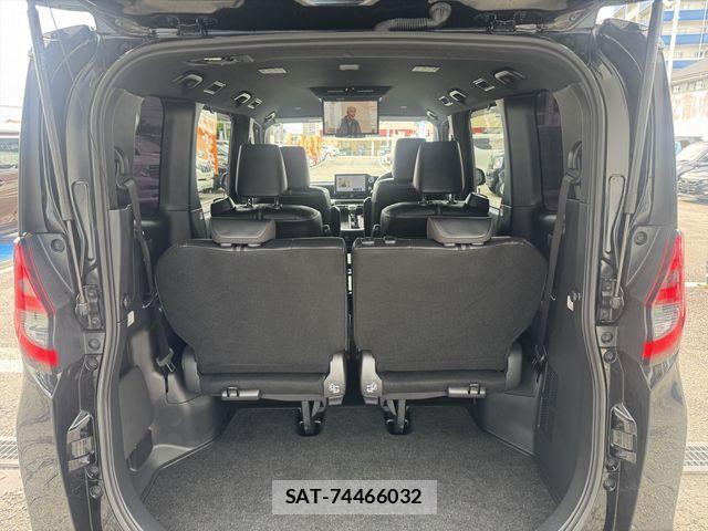Toyota NOAH 2023-07 8562980-12