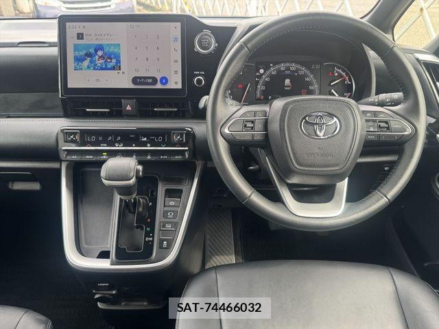Toyota NOAH 2023-07 8562980-13