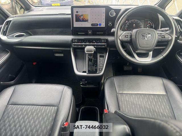 Toyota NOAH 2023-07 8562980-14