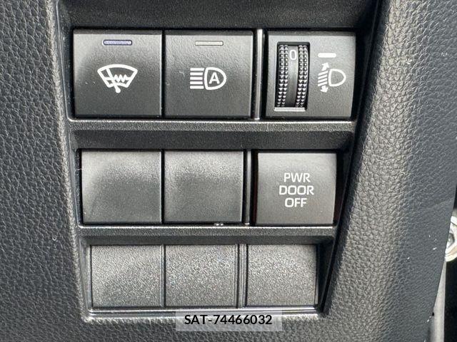 Toyota NOAH 2023-07 8562980-19