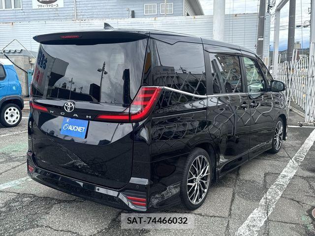 Toyota NOAH 2023-07 8562980-4