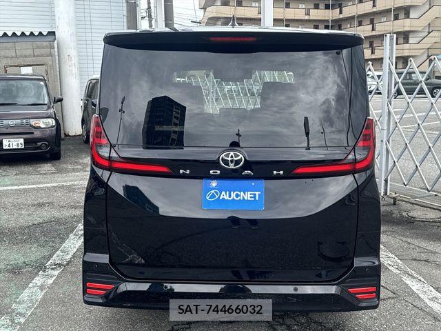 Toyota NOAH 2023-07 8562980-5