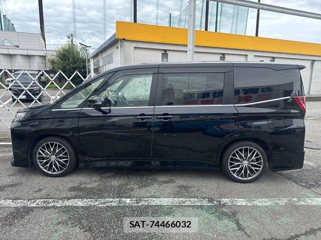 Toyota NOAH 2023-07 8562980-7