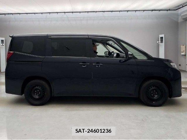 Toyota NOAH 2023-10 8562983-9