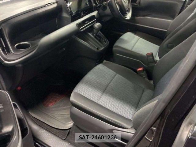 Toyota NOAH 2023-10 8562983-1
