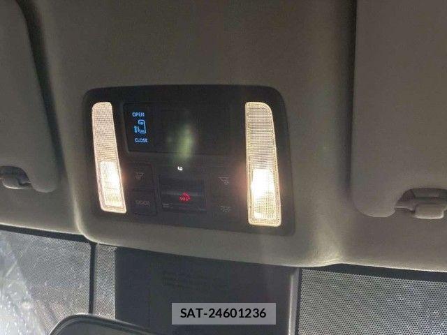 Toyota NOAH 2023-10 8562983-3